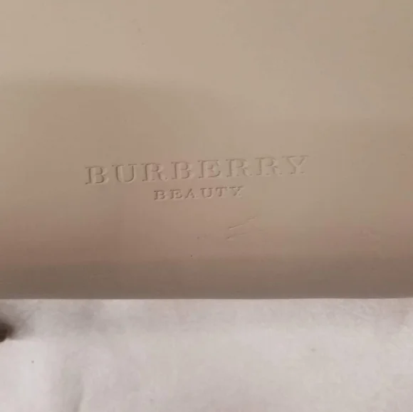 AUTHENTIC BURBERRY BEAUTY BAG - Picture 2 of 8